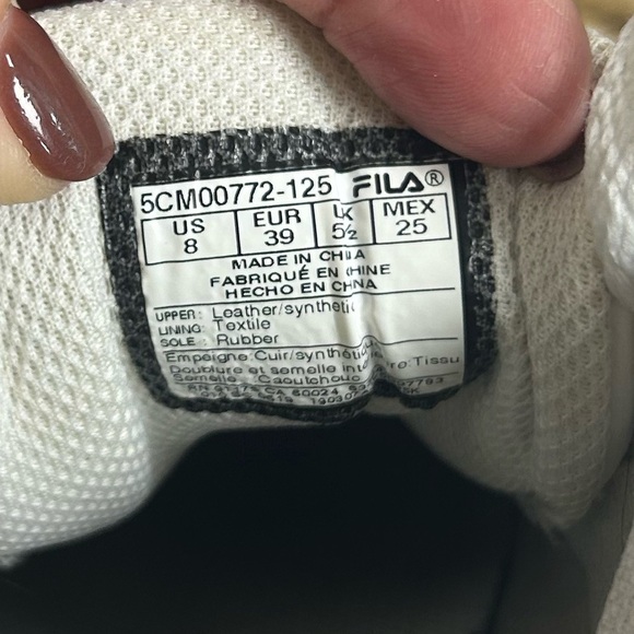 Fila Women's Classic White Leather Fashion Sneakers. Size 8. - Picture 10 of 10